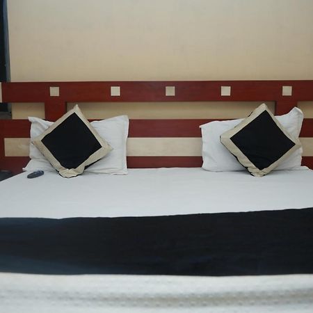 Hotel Nirmal Palace Κανπούρ Εξωτερικό φωτογραφία
