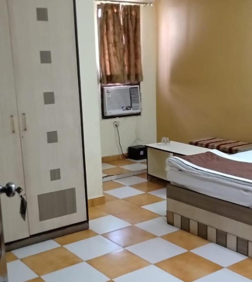 Hotel Nirmal Palace Κανπούρ Εξωτερικό φωτογραφία