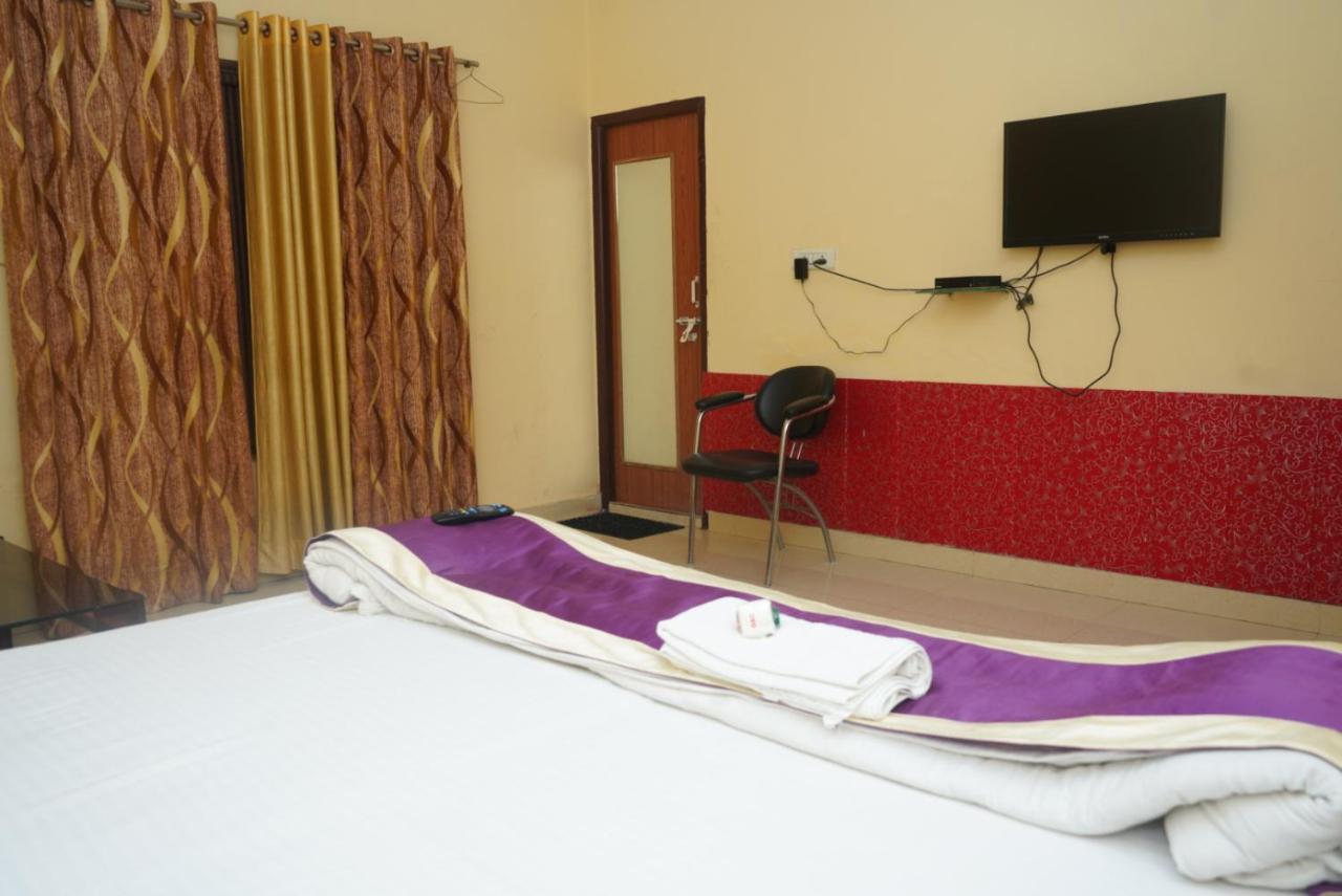 Hotel Nirmal Palace Κανπούρ Εξωτερικό φωτογραφία