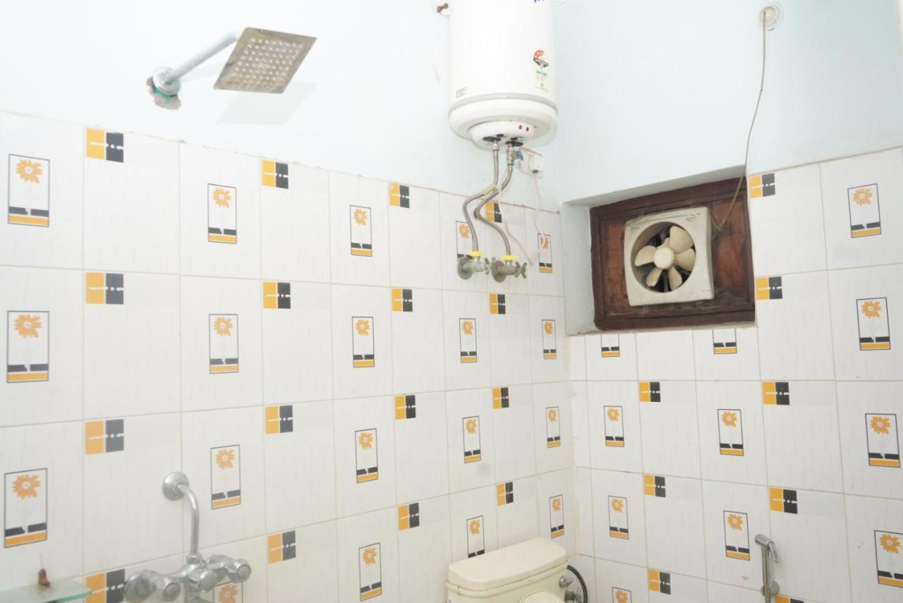 Hotel Nirmal Palace Κανπούρ Εξωτερικό φωτογραφία