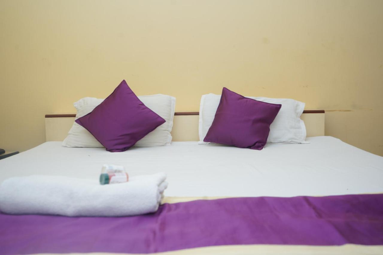 Hotel Nirmal Palace Κανπούρ Εξωτερικό φωτογραφία